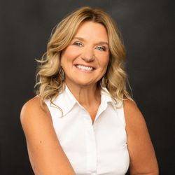 Angela Miller Team - The American Realty - Headshot