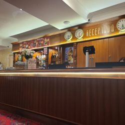 Fishers Hotel - Check In and Bar