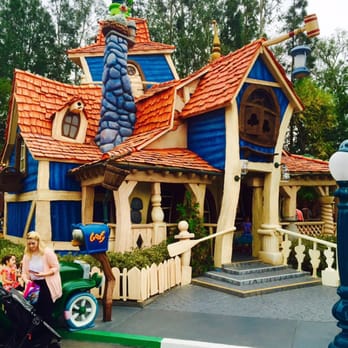 Mickey's Toontown - Goofy' house - Amusement Parks Near Me - Anaheim, California