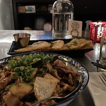 Accomplice Bar - Scallion pancakes and beef chow fun - Cocktail Bars Near Me - Los Angeles, California Accomplice Bar - Scallion pancakes and beef chow fun - Cocktail Bars Near Me - Los Angeles, California