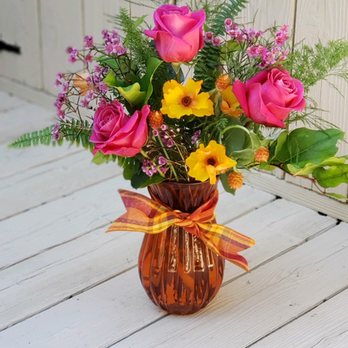 Sandy's Stems - Beautiful custom arrangement. Call to customize yours! - Florists Near Me Sandy's Stems - Beautiful custom arrangement. Call to customize yours! - Florists Near Me
