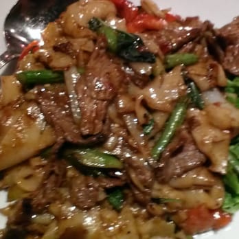 Thai Tanium Restaurant - Drunken noodles with beef - Thai Near Me - Gaithersburg, Maryland