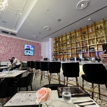 Sugar Factory - Bar area - American Near Me - Honolulu, Hawaii Sugar Factory - Bar area - American Near Me - Honolulu, Hawaii