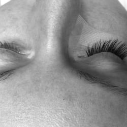 Zauberblick - Professionelle Wimpernverlängerung - das Must Have für einen atemberaubenden Augenaufschlag Die Schönheit Ihrer Augen beginnt
