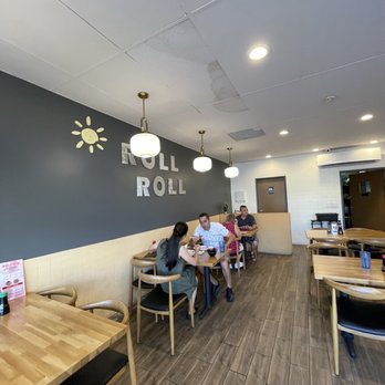 Roll Roll - Inside seating - Japanese Near Me - Los Angeles, California