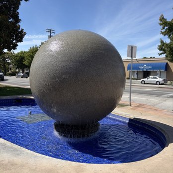 Mountain Mike's Pizza - The beautiful fountain outside - Pizza Near Me - Santa Clara, California