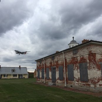 Fort Mifflin - Planes flying low - Landmarks & Historical Buildings Near Me - Philadelphia, Pennsylvania Fort Mifflin - Planes flying low - Landmarks & Historical Buildings Near Me - Philadelphia, Pennsylvania