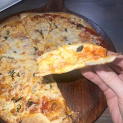 Novu Bistro Bar - See how thin!  love this  esp since I try to limit my gluten!