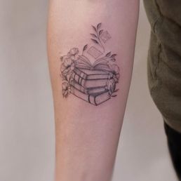 Book stack by Jojo (5/2024)