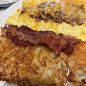 Mama's Table - Meat Lover's Omelet - Breakfast & Brunch Near Me - Santa Clarita, California Mama's Table - Meat Lover's Omelet - Breakfast & Brunch Near Me - Santa Clarita, California