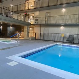 Lake Norfork Resort - Interior pool and hot tub - Hotels Near Me - Henderson, Arkansas