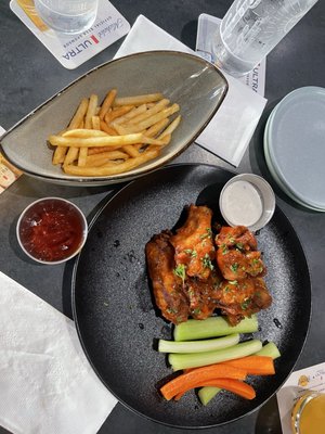 Watch Me! Sports Bar by null