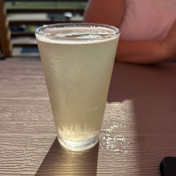 Dead Low Brewing - Peach seltzer - Brewpubs Near Me - Cincinnati, Ohio
