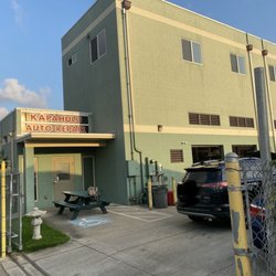 Kapahulu Auto Repair - Office is through the door