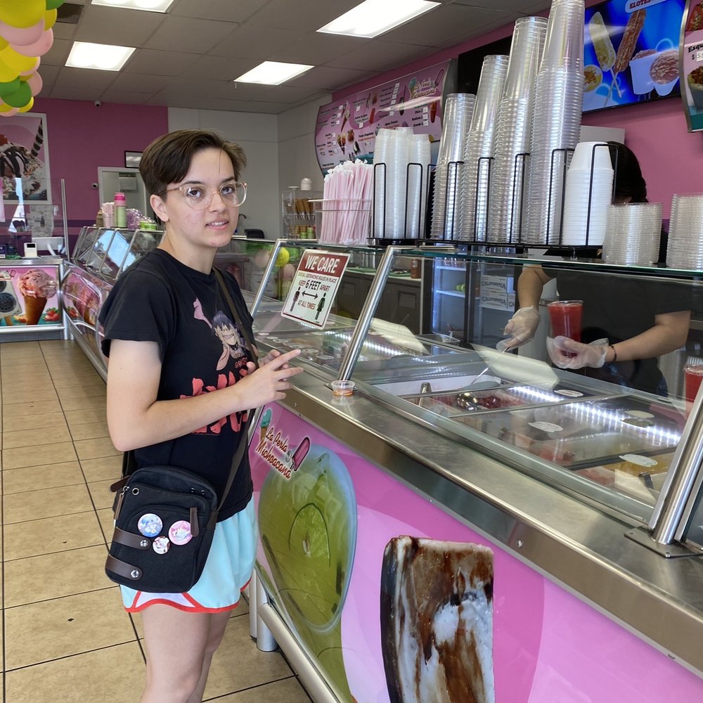 La Perla Michoacana - Ordering aguas frescas. There were 8 flavors. - Ice Cream & Frozen Yogurt Near Me - San Bernardino, California La Perla Michoacana - Ordering aguas frescas. There were 8 flavors. - Ice Cream & Frozen Yogurt Near Me - San Bernardino, California