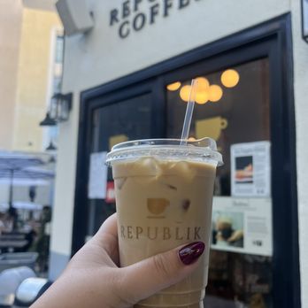 Republik Coffee Burbank - Iced lavender latte - Cafes Near Me - Burbank, California