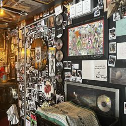 Bonditony's Burger Joint - Decor