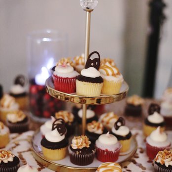 Sublime Cake Design - Mini cupcakes. Perfect for a big wedding, guest were able to have a few different flavors. - Bakeries Near Me - Redding, California