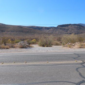 Wheeler Camp Springs Loop - Entrance to parking and trailhead.  There are no signs. - Hiking Near Me