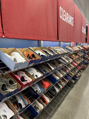 SKECHERS Warehouse Outlet by null