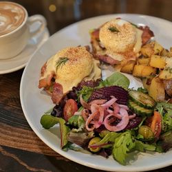 Greenhouse Cafe - Cappuccino and Florentine Benedict