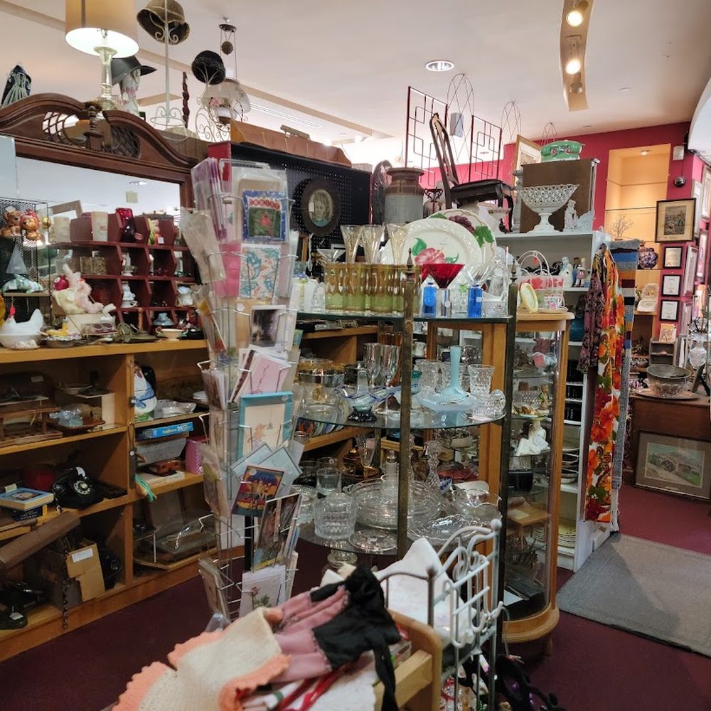 Pasadena Antique Mall - Lots of kitsch! - Antiques Near Me - Pasadena, California