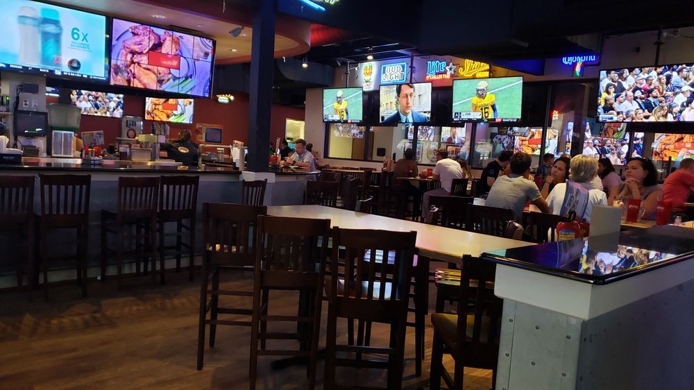 Pluckers Wing Bar - Allen