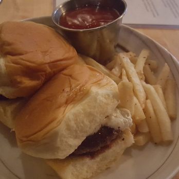 Louie's Wine Dive - Happy hour sliders - New American Near Me - Des Moines, Iowa Louie's Wine Dive - Happy hour sliders - New American Near Me - Des Moines, Iowa