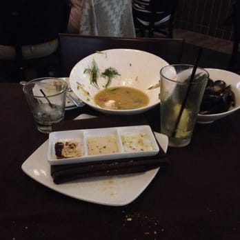 V Paul's - Stacking our dishes to hopefully wake our server up!! Ugh! - Italian Near Me - Pensacola, Florida
