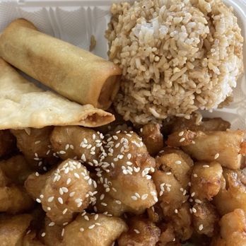 Chens Chinese Restaurant - Sesame Chicken lunch combo - Chinese Near Me - Mesa, Arizona
