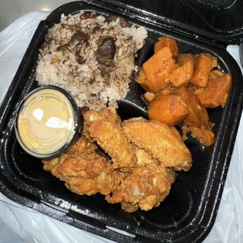 Momma’s Pantry - Aunt Dee Dee's Fried chicken with candied yams and beans/rice - Food Trucks Near Me Momma’s Pantry - Aunt Dee Dee's Fried chicken with candied yams and beans/rice - Food Trucks Near Me