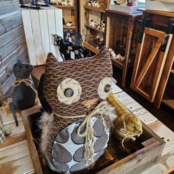 Downington Vintage - Artisan Village, Bird-in-Hand, PA - Antiques Near Me - Bird in Hand, Pennsylvania