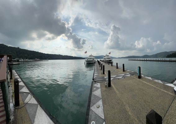 Sun Moon Lake by null