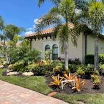 Younkman's Bamboo Gardens - the front of the house - Landscaping Near Me - Sarasota, Florida Younkman's Bamboo Gardens - the front of the house - Landscaping Near Me - Sarasota, Florida