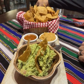 Regina Con Sabor A Mama - Guacamole beans and salsa - Seafood Near Me - Puerto Peñasco, SON