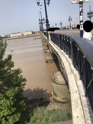Pont de Pierre by null