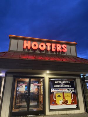 Hooters by null