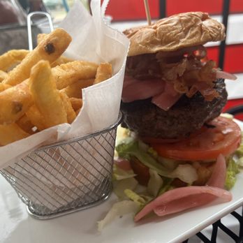 Dive Bar & Restaurant - Bourbon & blue burger - New American Near Me - West Haven, Connecticut Dive Bar & Restaurant - Bourbon & blue burger - New American Near Me - West Haven, Connecticut