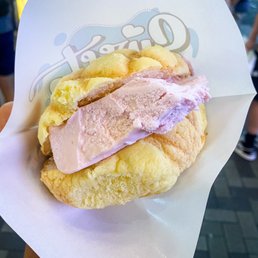 世界で2番めにおいしい焼きたてメロンパンアイス 道頓堀角座広場店