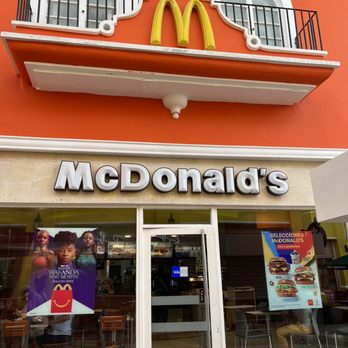 McDonald's - McDonald's - storefront located at La Isla Cancun Shopping Village - Burgers Near Me - Cancún, ROO McDonald's - McDonald's - storefront located at La Isla Cancun Shopping Village - Burgers Near Me - Cancún, ROO