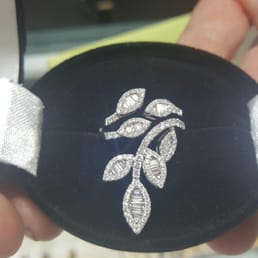 Anniversary ring by Sara