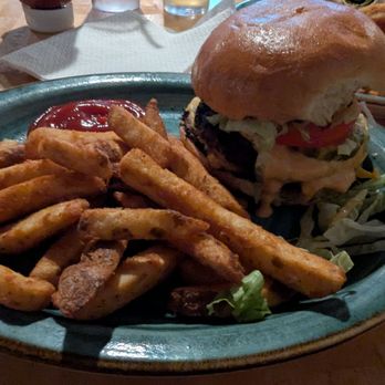 HoCo Brew Hive - Pub Burger and Thurs night special $15 - Gastropubs Near Me - Ellicott City, Maryland