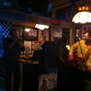 Boones Junction - Live music on Wednesday's  7 - 10 - Pizza Near Me - Wilsonville, Oregon