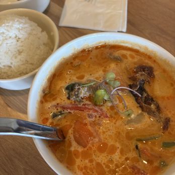 Le Dee Thai Cuisine - Gang Supparod Pad - Thai Pineapple Curry With Roasted Duck. Comes with a side of Steam Rice! - Thai Near Me - Chino Hills, California