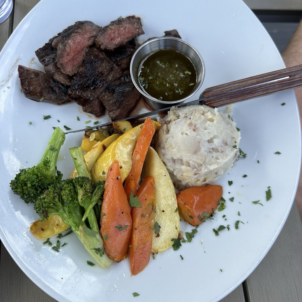 Black Angus Skirt Steak with vegetables and mashed potatoes