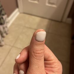 D Nail Spa - Paint all over my finger, not cleaned up, sent out looking like a child did the manicure