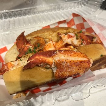 Pike Place Chowder - Pacific Place - Lobster roll (warm) - Seafood Near Me - Seattle, Washington Pike Place Chowder - Pacific Place - Lobster roll (warm) - Seafood Near Me - Seattle, Washington