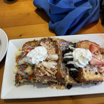 French Toast Heaven - French Toast Flight Bed Rock Cinnamon Toast Crunch Cookies & Cream Strawberry Crunch - Breakfast & Brunch Near Me - Cincinnati, Ohio French Toast Heaven - French Toast Flight Bed Rock Cinnamon Toast Crunch Cookies & Cream Strawberry Crunch - Breakfast & Brunch Near Me - Cincinnati, Ohio