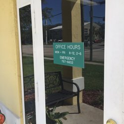 Gingras chiropractic clinic - Front door and hours
