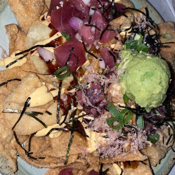The Beach Bar - Poke Nachos - Bars Near Me - Honolulu, Hawaii